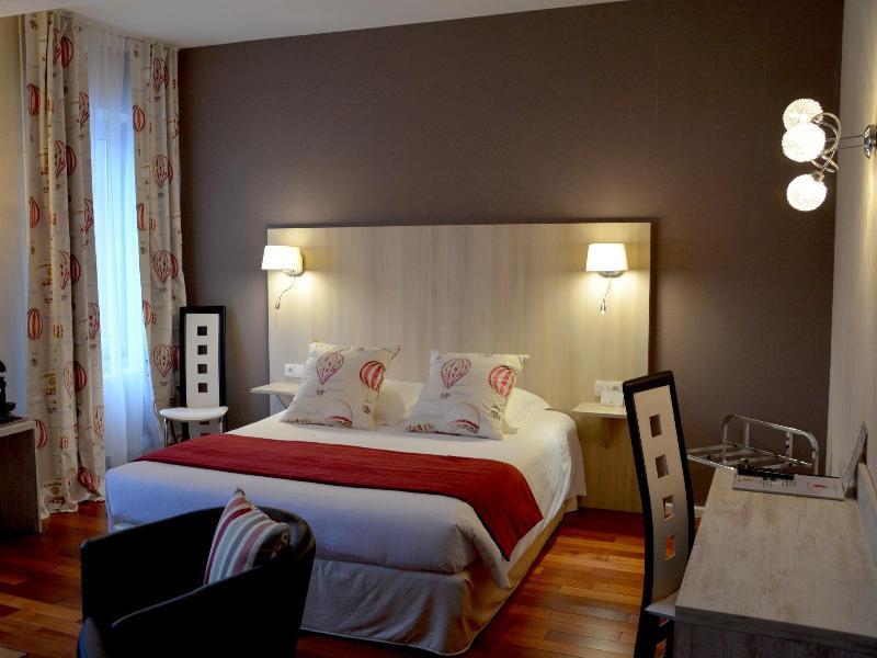 Logis Hotel Du Centre - Halte Ideale En Cyclotourisme Avec Garage A Velos Clos Мольсайм Экстерьер фото