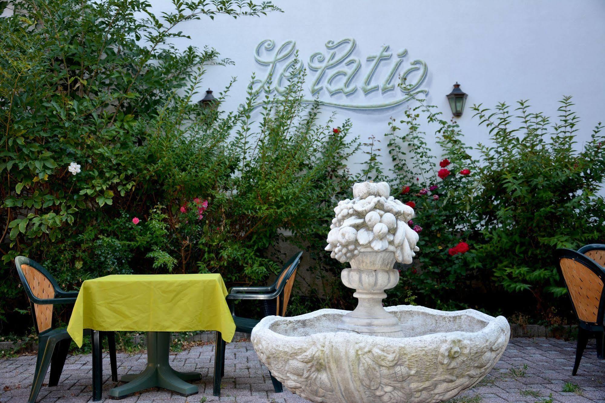 Logis Hotel Du Centre - Halte Ideale En Cyclotourisme Avec Garage A Velos Clos Мольсайм Экстерьер фото