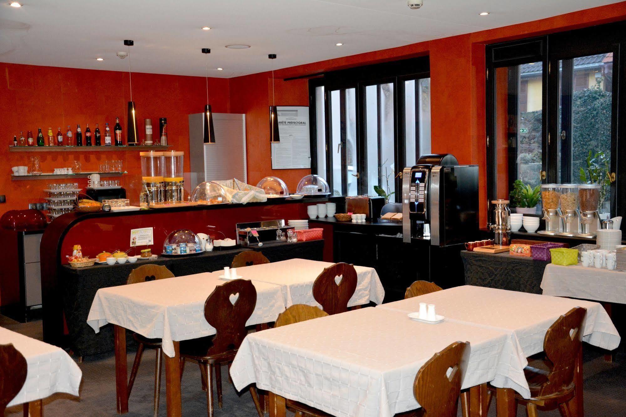 Logis Hotel Du Centre - Halte Ideale En Cyclotourisme Avec Garage A Velos Clos Мольсайм Экстерьер фото