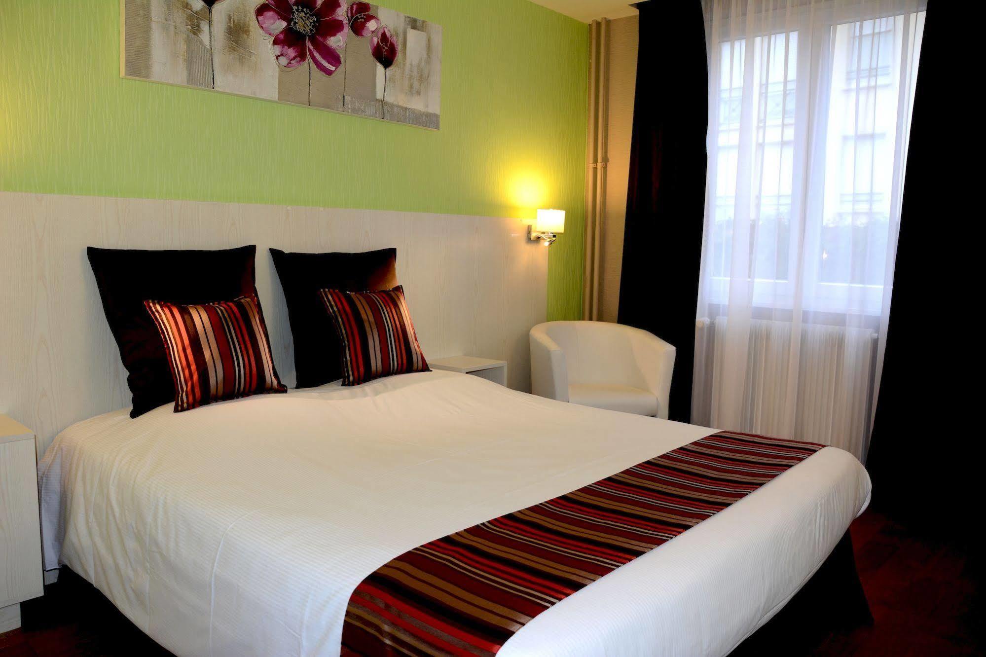 Logis Hotel Du Centre - Halte Ideale En Cyclotourisme Avec Garage A Velos Clos Мольсайм Экстерьер фото