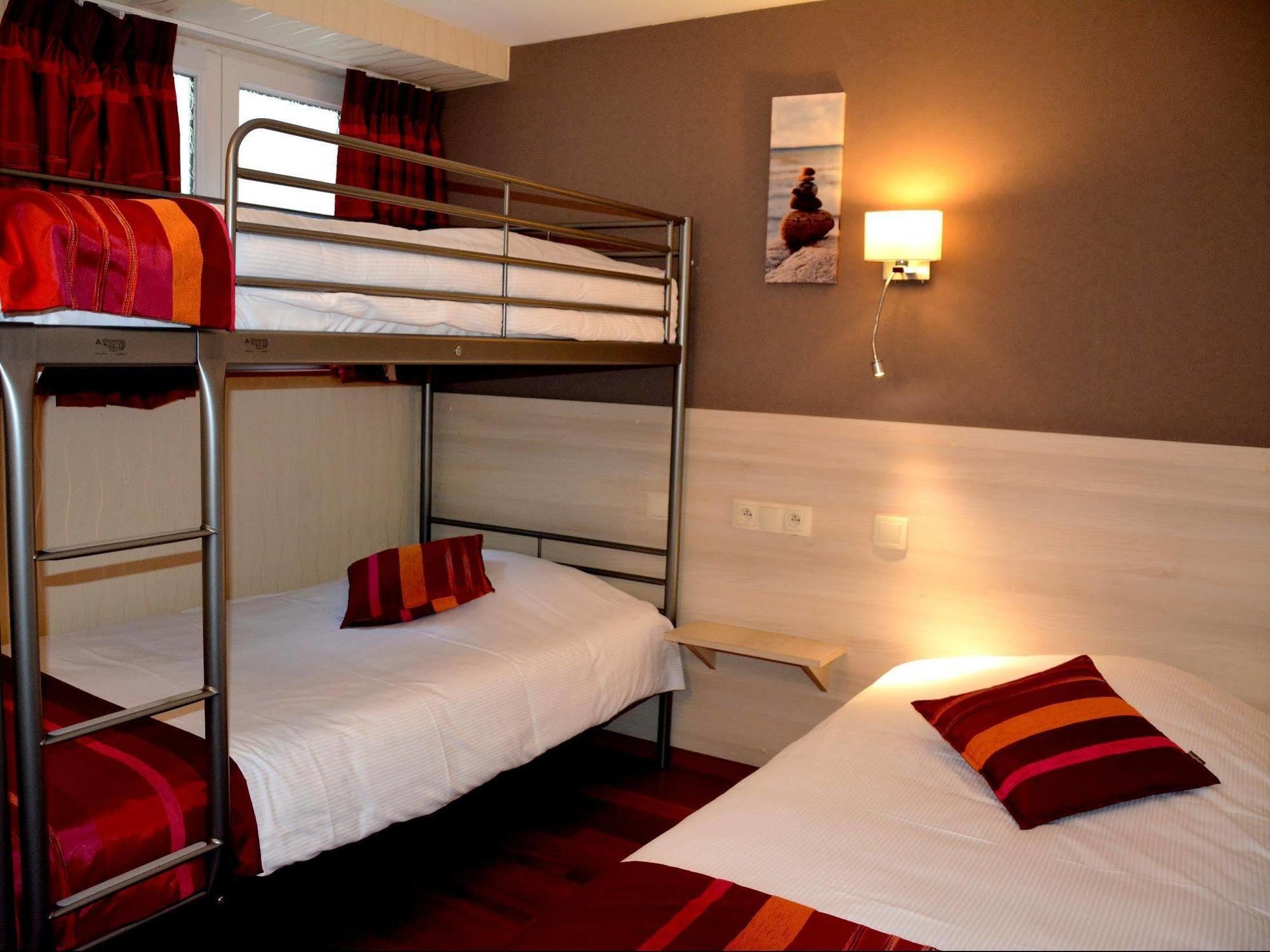 Logis Hotel Du Centre - Halte Ideale En Cyclotourisme Avec Garage A Velos Clos Мольсайм Экстерьер фото
